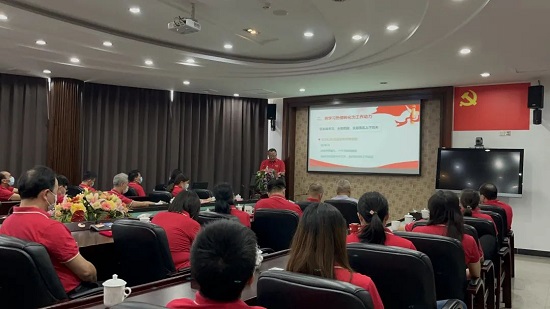 踔厲奮發(fā)向未來(lái) 勇毅前行啟新程——白云山潘高壽黨委學(xué)習(xí)貫徹黨的二十大精神專題會(huì)暨黨員表彰大會(huì)順利召開(kāi)1.jpg